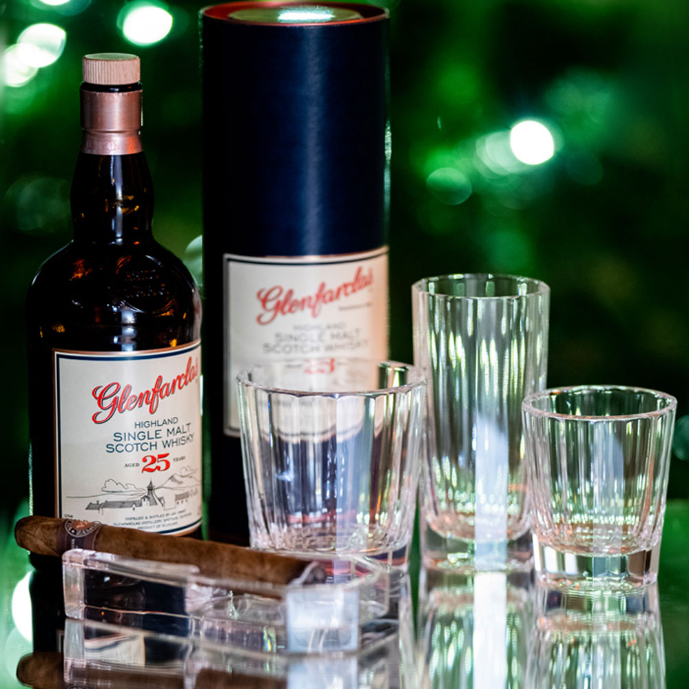 Kristall Whiskygläser mit Whiskyflasche