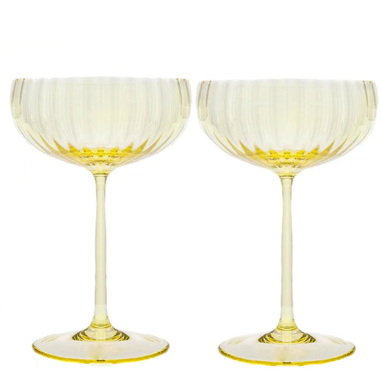 zwei hellgelbe Sektschalen 