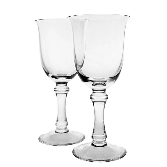 zwei klassische Weingläser